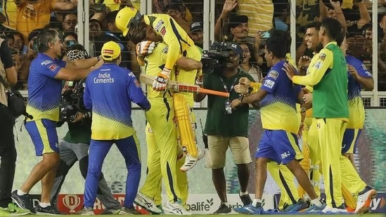 Ms Dhoni lifted Ravindra Jadeja after CSK won IPL 2023 final.