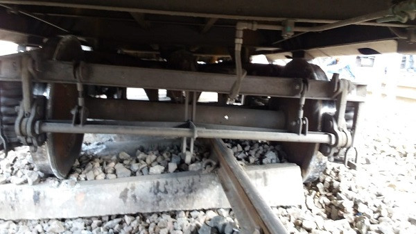 Howrah-bound local train (symbolic picture)