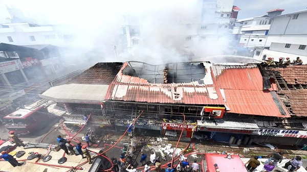 Three Shops Gutted in Fire (symbolic picture)