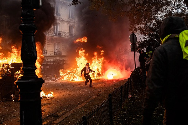 France Burning (symbolic picture)