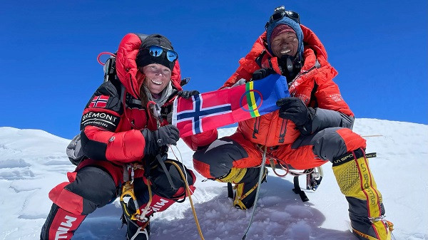 Norwegian Climber and Sherpa (symbolic picture)