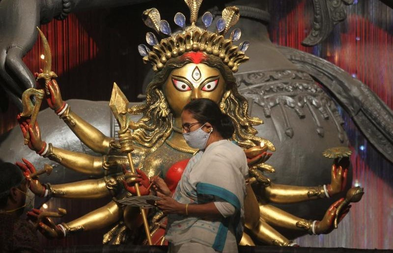 Durga Puja and mamata banerjee (Symbolic picture)
