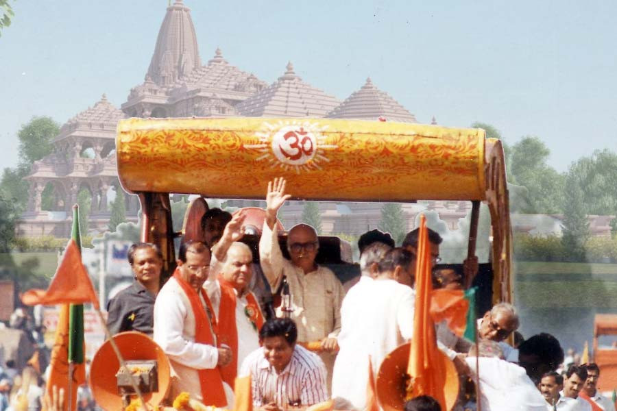 Lalkrishna Advani riding in Ram Rath