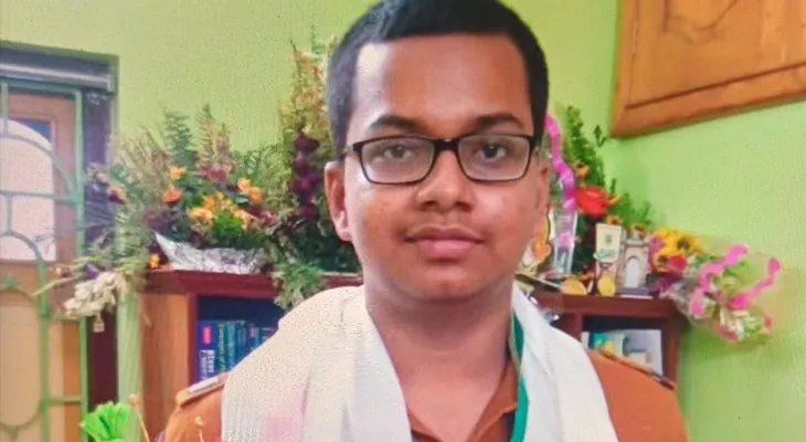 Rupayan Pal, a student of Burdwan CMS High School,