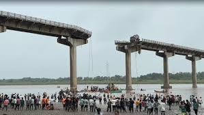 vehicles fall into river Gujarat, bridge collapse July 9 2025,