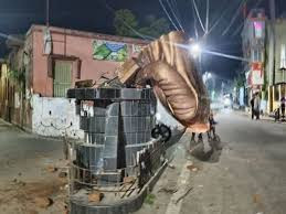 Broken Lenin statue