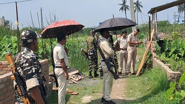 Fresh bomb bag recovered from bushes in Bhatpara's Anandanagar, creating a stir