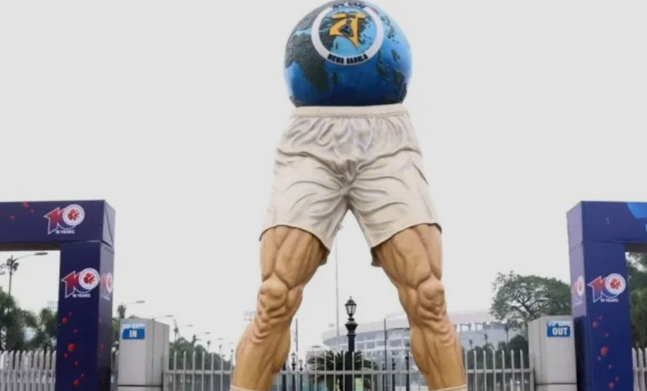 KMDA Demolishes Statue in Front of Yuva Bharati Stadium in Salt Lake