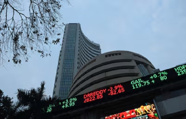 Stock indices fell at the start of trading on Monday, rupee fell