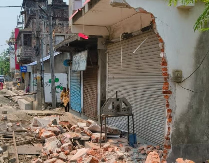 Public works officer injured in Bolpur during eviction