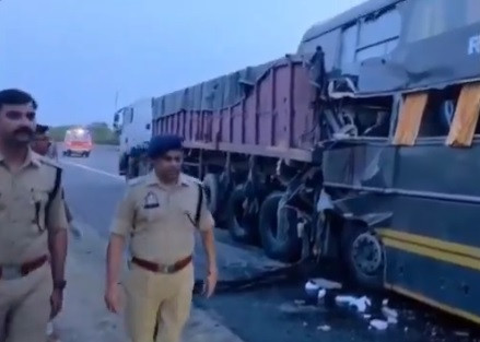 Bus rams into rear of trailer in Mathura; 4 dead, 19 injured.