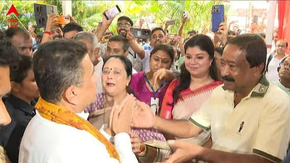 Chief Minister Suvendu makes a surprise appearance at Bagbazar’s ‘Mayer Ghat’