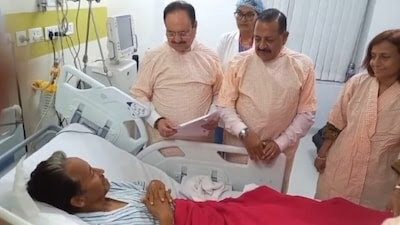 26-day hunger strike ends; Wangchuk breaks fast in the presence of Nadda and Jitendra Singh.