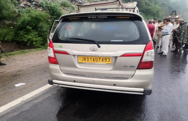 4 Amarnath pilgrims injured in a car accident on the national highway in Udhampur.