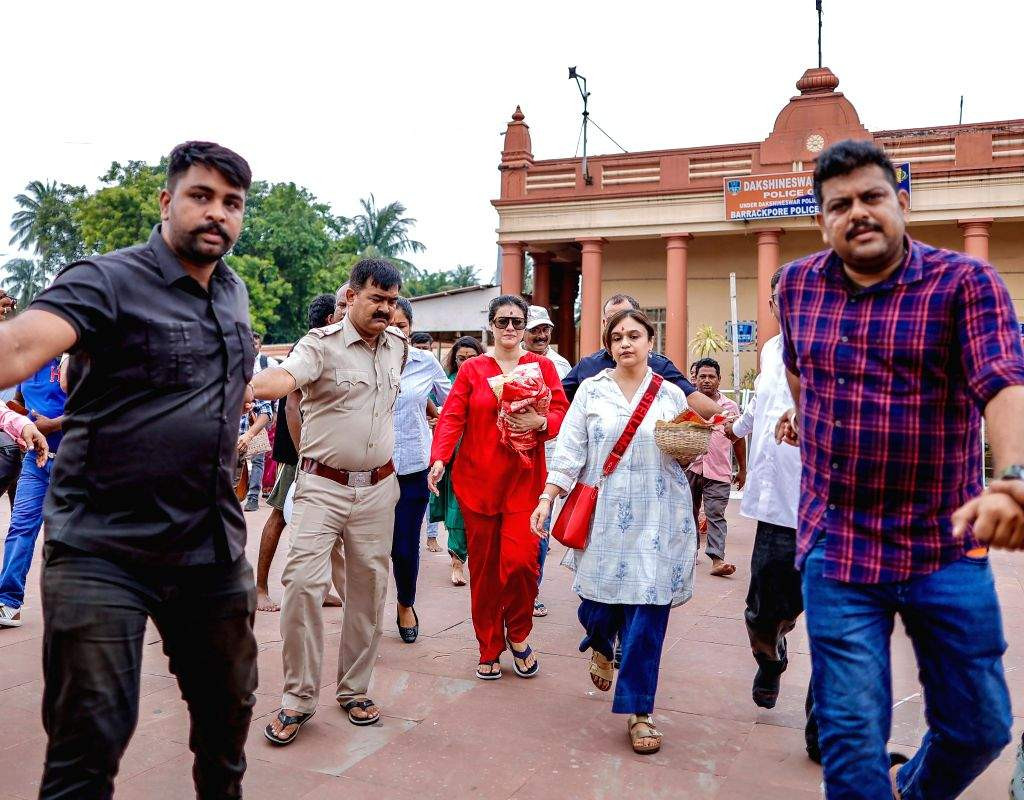 Kajol During Her Visit to Dakshineswar Temple
