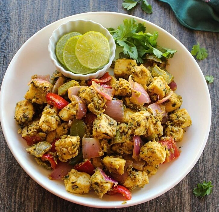 Spicy Maharashtrian Thecha Pulao with paneer, vegetables and peanuts.