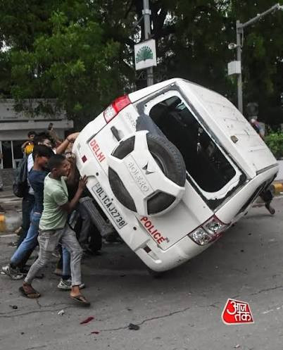 Delhi Police Car Damage