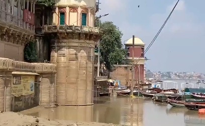 Ganga water level receding in Varanasi; silt accumulates at the ghats, boat operations suspended.