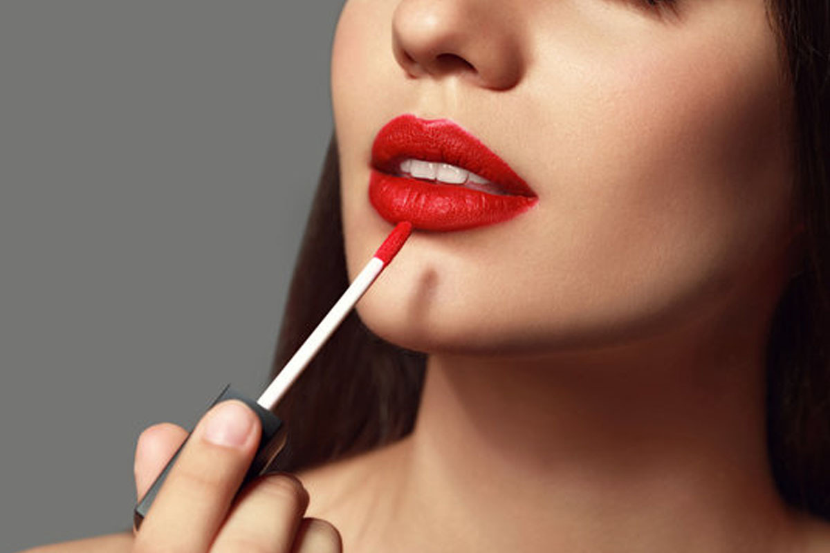 It is better not to use liquid lipstick if you are not used to it